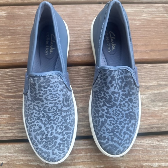 Clarks Blue Leopard Print Kids Sneakers - Picture 2 of 7